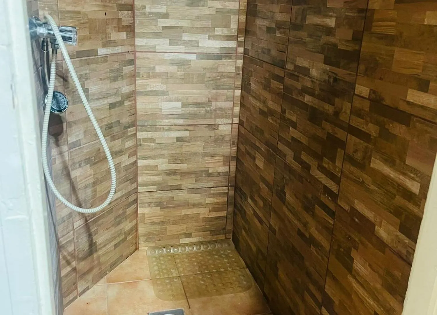 Ejjeli Majom Hostel Budapest